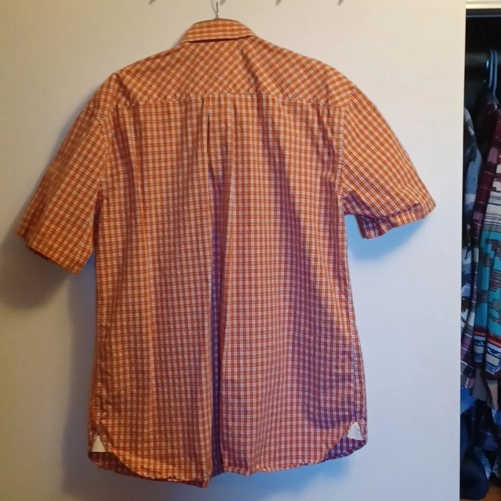 TOMMY HILFIGER MENS SHORTS SHEEVE BUTTON UP SHIRT. SIZE XL.